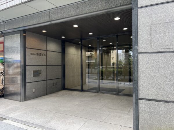 (西新宿松屋ビルのエントランス)  (西新宿松屋ビルのエントランス)